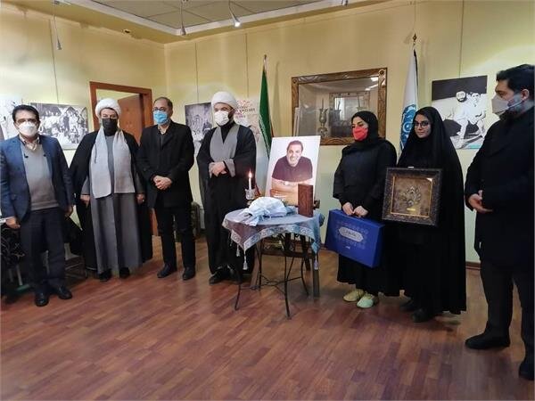 تقدیر از همسر و دختر زنده‌یاد علی سلیمانی، به‌خاطر بازاجرای نمایشی از او/ عکس  