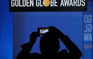 «داستان وست ساید» برنده بهترین فیلم موزیکال یا کمدی گلدن گلوب شد «داستان وست ساید» برنده بهترین فیلم موزیکال یا کمدی گلدن گلوب شد