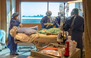 در حالی که Omicron به کارکنان بهداشتی برخورد می کند، بیمارستان های کانادا فشار می آورند در حالی که Omicron به کارکنان بهداشتی برخورد می کند، بیمارستان های کانادا فشار می آورند