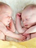 دوقلوهایی که در ۲ سال مختلف متولد شدند