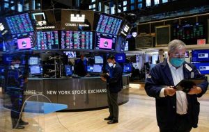 سرمایه گذاران در بانک های منطقه ای ایالات متحده پناه می گیرند زیرا فدرال رزرو افزایش می یابد