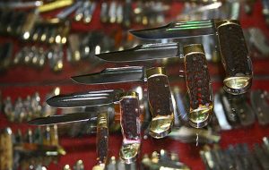 شبکه فرانس ۲۴ مستند چاقوی زنجان را می‌سازد