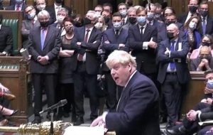 عذرخواهی جانسون به خاطر پارتی پر سر و صدا