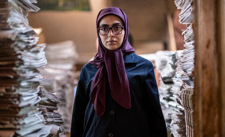 عکس | چهره و پوشش متفاوت مهشید جوادی در «ضد»