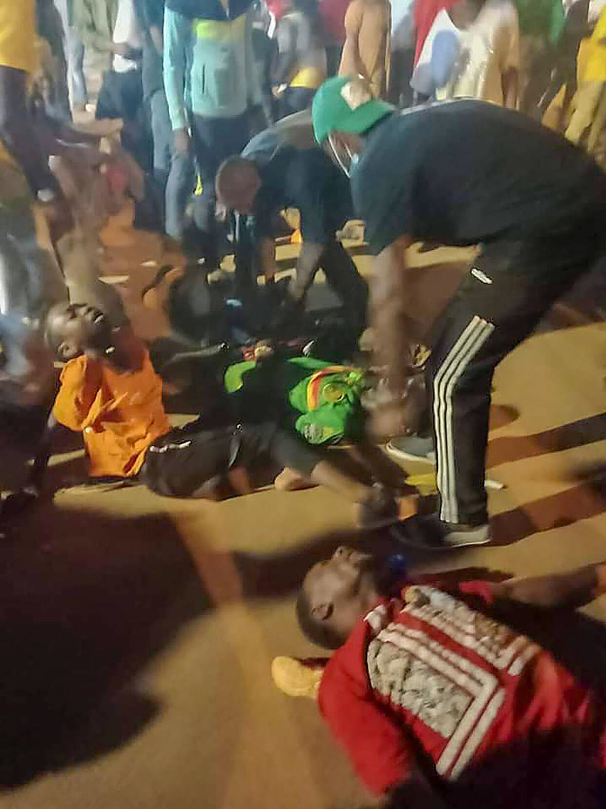 فاجعه در جام ملت‌های آفریقا؛ ۶ کشته در بازی کامرون/عکس