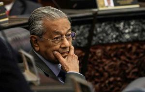 ماهاتیر نخست وزیر سابق مالزی با موفقیت تحت عمل پزشکی قرار گرفت