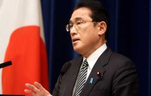 نخست‌وزیر ژاپن می‌گوید پایگاه‌های نظامی آمریکا باید کنترل‌های سخت‌تر COVID-19 را اعمال کنند