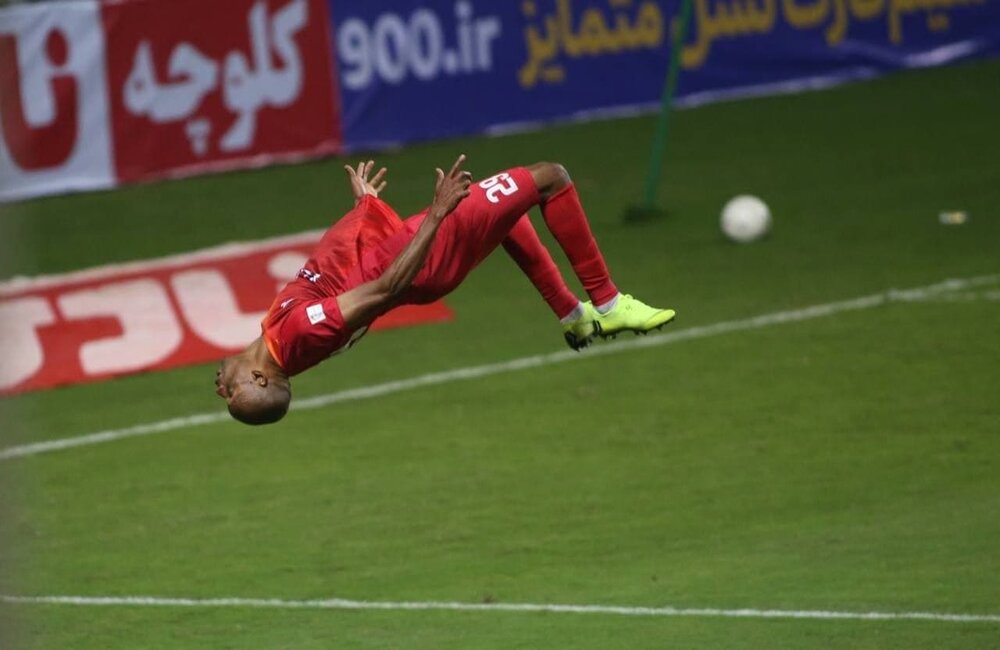 پُشتَک فولادی در لیگ برتر ایران/عکس