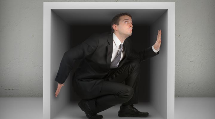 چگونه در خارج از منطقه راحتی خود، کمتر احساس آسیب‌پذیری کنیم؟