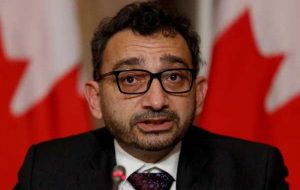 کانادا از رگولاتوری می خواهد تا با افزایش موارد ابتلا به کووید، مهمانی های بدون ماسک در خطوط هوایی را بررسی کند کانادا از رگولاتوری می خواهد تا با افزایش موارد ابتلا به کووید، مهمانی های بدون ماسک در خطوط هوایی را بررسی کند