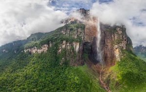 با تور مجازی از آبشار دراگون ونزوئلا دیدن کنید