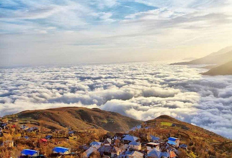 روستای فیلبند میان اقیانوس ابر