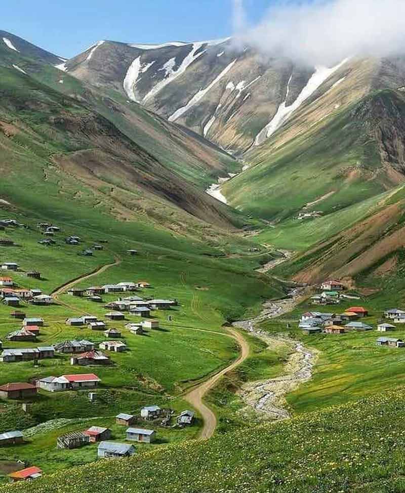 خانه های ییلاقی در ارتفاعات تالش از نمای دور