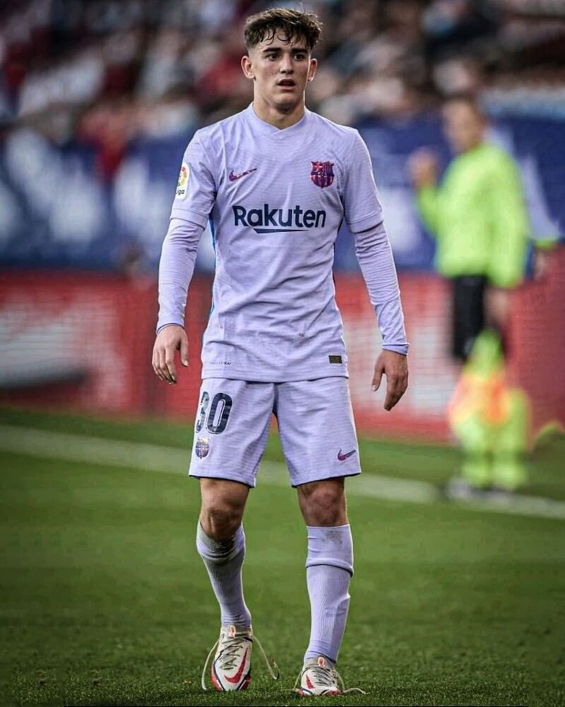 ستاره‌ای که هنوز بلد نیست بند کفشش ببندد!/عکس