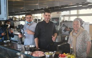 سرآشپز مشهور مالزی در آشپزخانه ایرانی