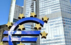 ECB نرخ ها را نگه می دارد، جولای و سپتامبر را برای آتش بازی تنظیم می کند