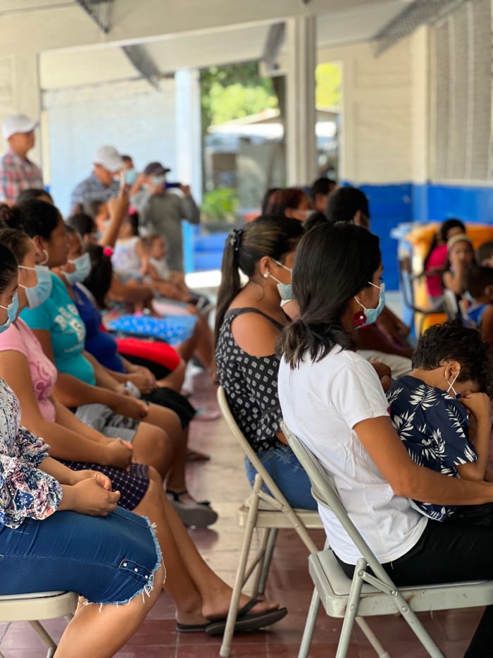 یک تلاش بشردوستانه به رهبری بنیاد ساخته شده با بیت کوین و مجله بیت کوین یک کشتی، وسایل مدرسه و امید را به جزیره ای در السالوادور ارائه کرد.