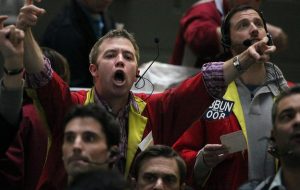 S&P 500، FTSE 100، DAX – با حمله نیروهای روسی به اوکراین، بازارهای سهام سقوط کردند