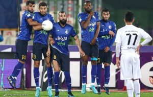 استقلال به دنبال پوکر مقابل تراکتور استقلال به دنبال پوکر مقابل تراکتور