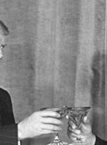 بررسی رابطه دولت پهلوی با دولت وقت آمریکا در کافه پهلوی