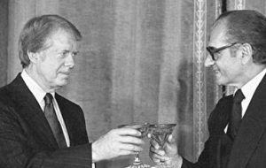 بررسی رابطه دولت پهلوی با دولت وقت آمریکا در کافه پهلوی