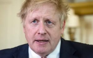 جانسون و شولز می گویند اگر به حاکمیت اوکراین آسیب بیشتری وارد شود، متحدان باید روسیه را مجازات کنند