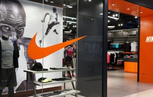 شکایت غول پیکر کفش کتانی نایک از خرده فروش آنلاین به دلیل فروش کفش های غیرمجاز نایک NFT – اخبار ویژه بیت کوین شکایت غول پیکر کفش کتانی نایک از خرده فروش آنلاین به دلیل فروش کفش های غیرمجاز نایک NFT – اخبار ویژه بیت کوین