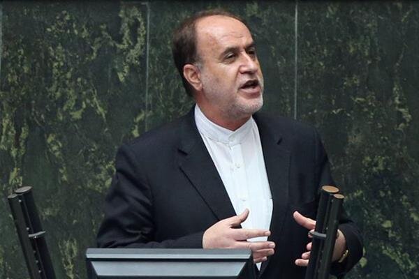 حاجی بابایی: قیمت هر بشکه نفت در بودجه ۷۰ دلار پیش بینی شده است