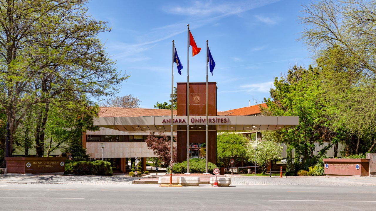 مقامات در اولین سخنرانی در مورد NFT در دانشگاه بزرگ ترکیه شرکت می کنند