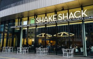 Shake Shack در حال آزمایش پاداش بیت کوین است
