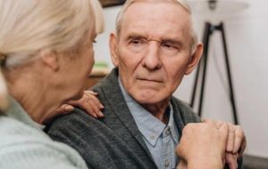 هذیان چیست؛ انواع، نشانه‌ها، روش درمان