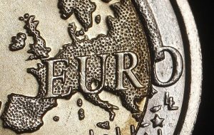 بر اساس برنامه های انتشار اوراق قرضه اتحادیه اروپا توسط رویترز، یورو از پایین ترین سطح 22 ماه گذشته افزایش یافت