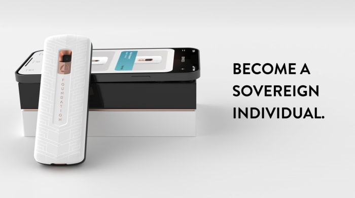 تیم بنیاد کیف پول سخت‌افزاری خود را اصلاح کرده و یک اپلیکیشن همراه موبایلی را معرفی کرده است که از ابتدا ساخته شده است، دوتایی که به ادعای آن‌ها راه‌اندازی و استفاده از بیت‌کوین مستقل را آسان‌تر می‌کند.  منبع تصویر: Fondation Devices.