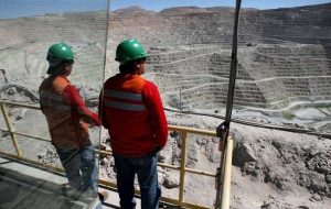 اتحادیه معدن مس Escondida شیلی BHP را تهدید به توقف کار کرد اتحادیه معدن مس Escondida شیلی BHP را تهدید به توقف کار کرد