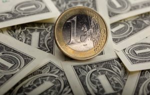 افزایش ارزش دلار و یورو به دلیل نگرانی از افزایش شوک های تورمی توسط Investing.com