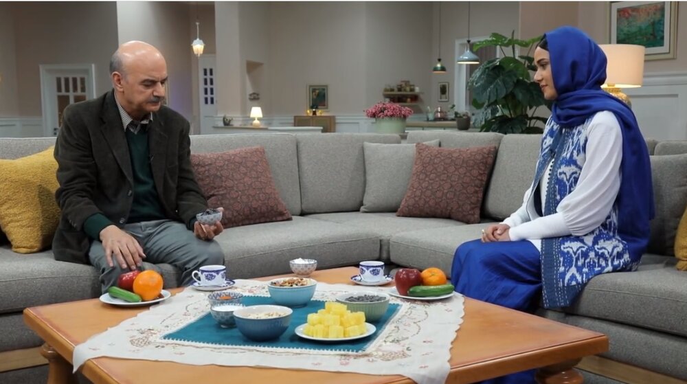 از شتاب رضا براهنی برای دیدار آفتاب تا تذکری به صداوسیما: چند دهه از جامعه عقبید!