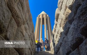 ایسنا – مسافران نوروزی در آرامگاه بوعلی سینا