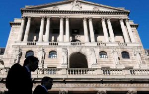 بانک مرکزی انگلیس نرخ بهره را به 0.75 درصد افزایش می دهد، کمتر در مورد حرکت های آینده مطمئن است