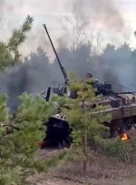 ببینید | منهدم کردن تانک روسی توسط ارتش اوکراین در استان کی‌یف