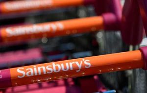 برنامه‌های Sainsbury بریتانیا برای بستن 200 کافه، 2000 شغل را در معرض خطر قرار می‌دهد.