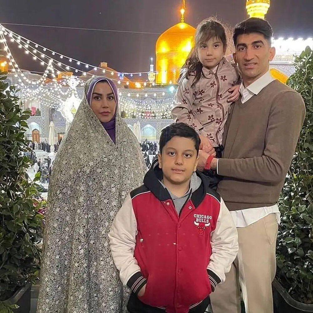 بیرو و خانواده در حرم امام رضا(ع)/عکس