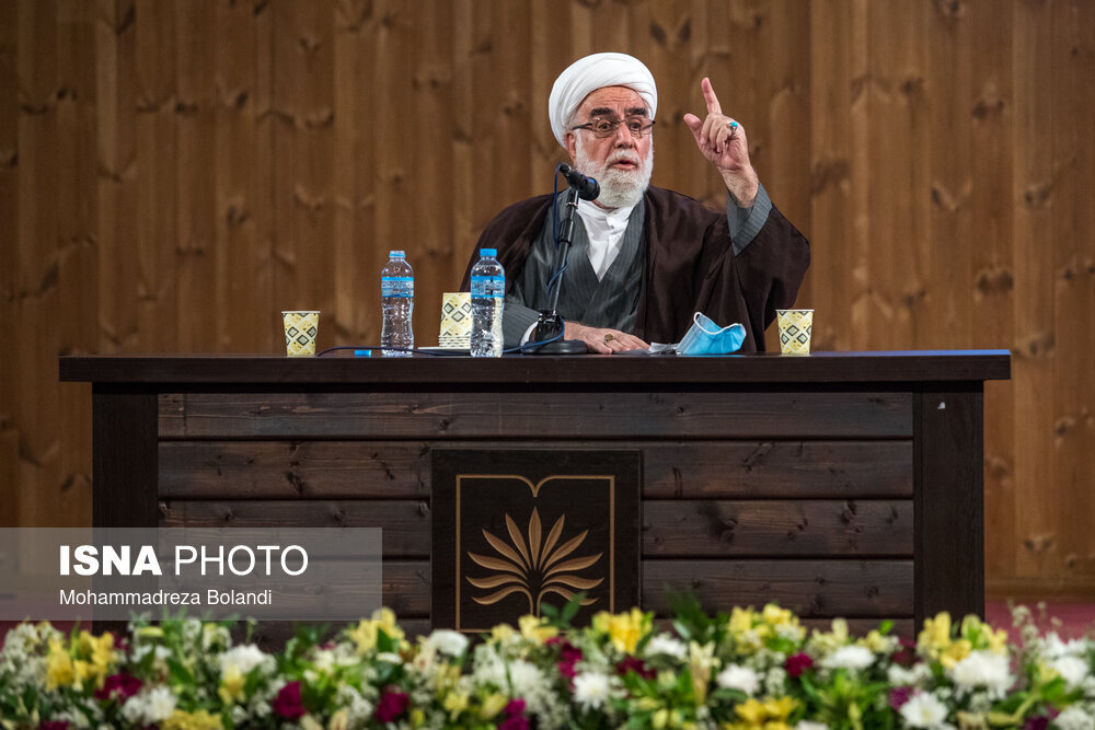 جای خالی عالمی باتقوا و به‌روز