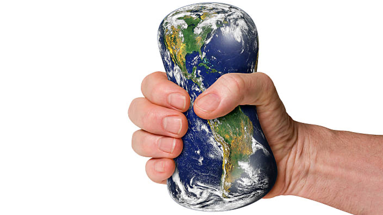 داده ها نشان می دهد که شرایط مالی جهانی در 2 سال گذشته سخت ترین است، بازارهای اوراق قرضه متزلزل به تورم بلندمدت اشاره می کنند