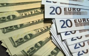 دلار و یورو بر سر مذاکرات اوکراین و روسیه افزایش یافت، اما درگیری هنوز تمام نشده است. Investing.com