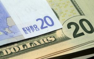 رشد دلار، یورو تا حد زیادی ثابت در آستانه نشست ECB توسط Investing.com