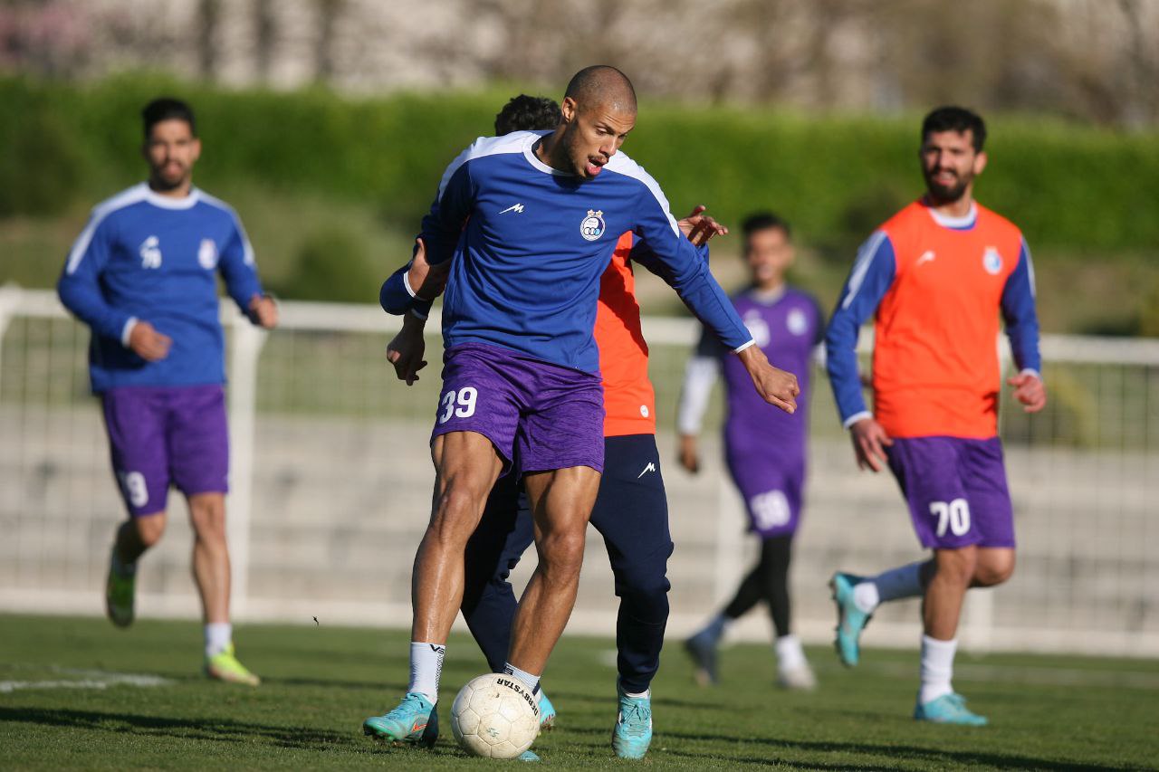 رونمایی از ظاهر جدید ستاره آبی‌ها در تمرین استقلال/عکس