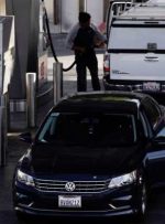 قیمت بنزین در ایالات متحده پس از ثبت رکورد در هفته گذشته کاهش یافت