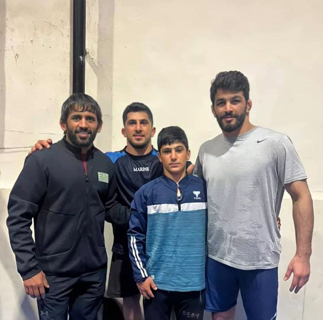 میزبانی ویژه حسن یزدانی از قهرمان جهان/عکس