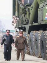 کره جنوبی می گوید که کره شمالی «بزرگترین جعلی ICBM» را برای بازیابی از آزمایش ناموفق اجرا کرده است.