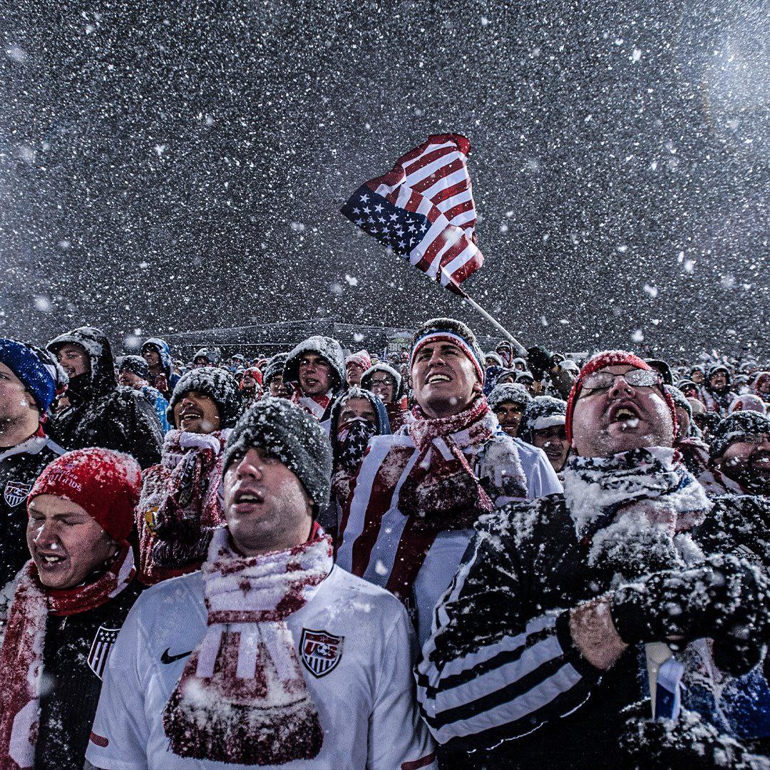 کلاسیکوی برفی؛ عجیب ترین بازی فوتبال تاریخ آمریکا/عکس